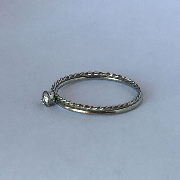Vintage Ring Size 7.5 Silver Tone Double Twist Band Prong Set Rhinestone - Picture 8 of 10